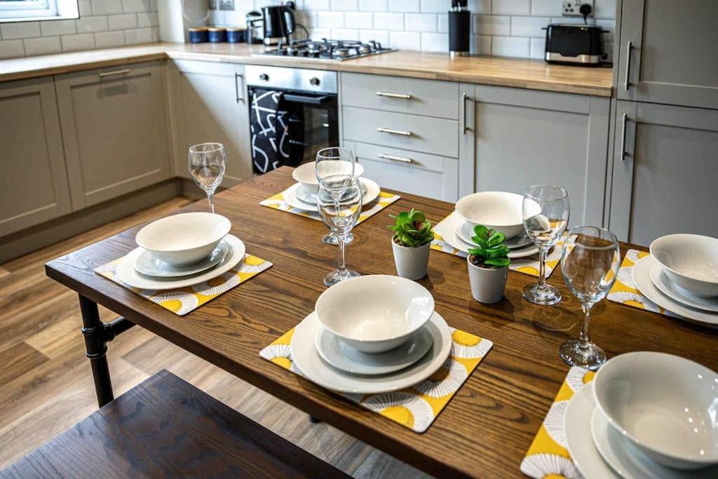 The Collier's Rest: 3 Bed In South Yorks With Parking & Garden.