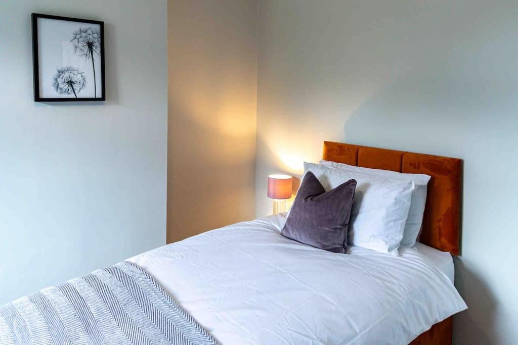 Holiday home The Collier's Rest: 3 Bed In South Yorks With Parking & Garden. *