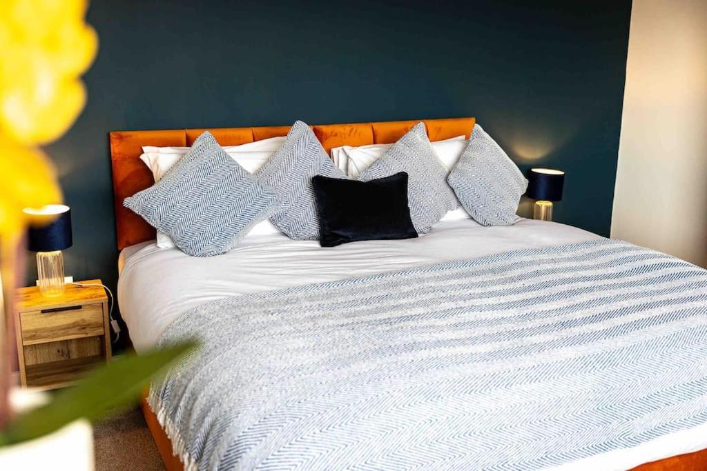 The Collier's Rest: 3 Bed In South Yorks With Parking & Garden. Barnsley