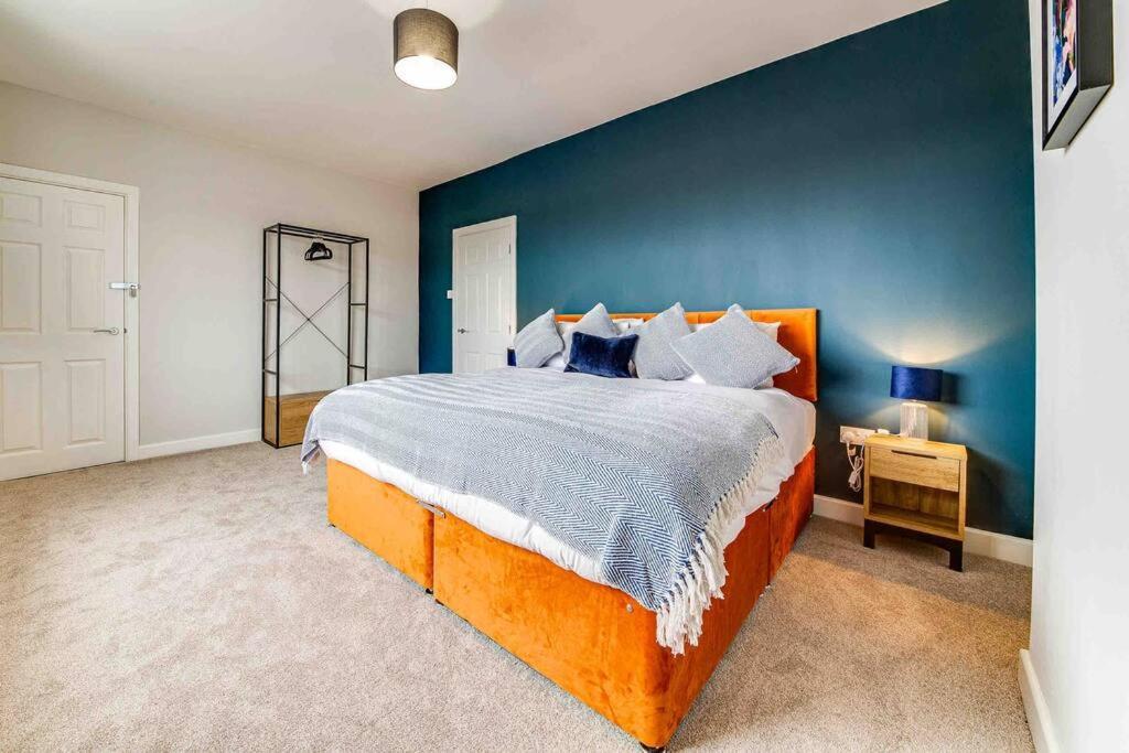 Holiday home The Collier's Rest: 3 Bed In South Yorks With Parking & Garden.